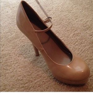 Nude tan beige patern platform heels